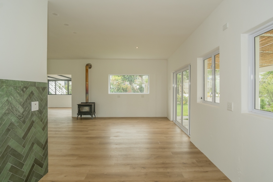 6 Bedroom Property for Sale in Meadowsteads Western Cape